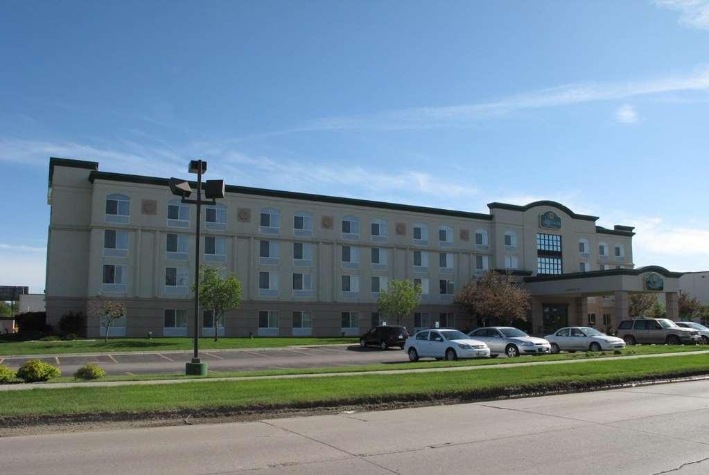 Отель La Quinta By Wyndham Omaha Airport Downtown Carter Lake Экстерьер фото