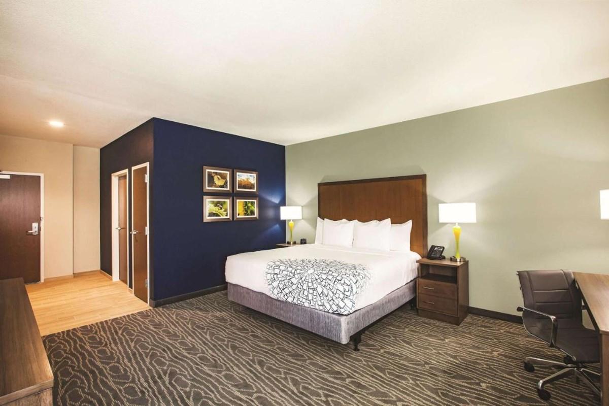 Отель La Quinta By Wyndham Omaha Airport Downtown Carter Lake Экстерьер фото