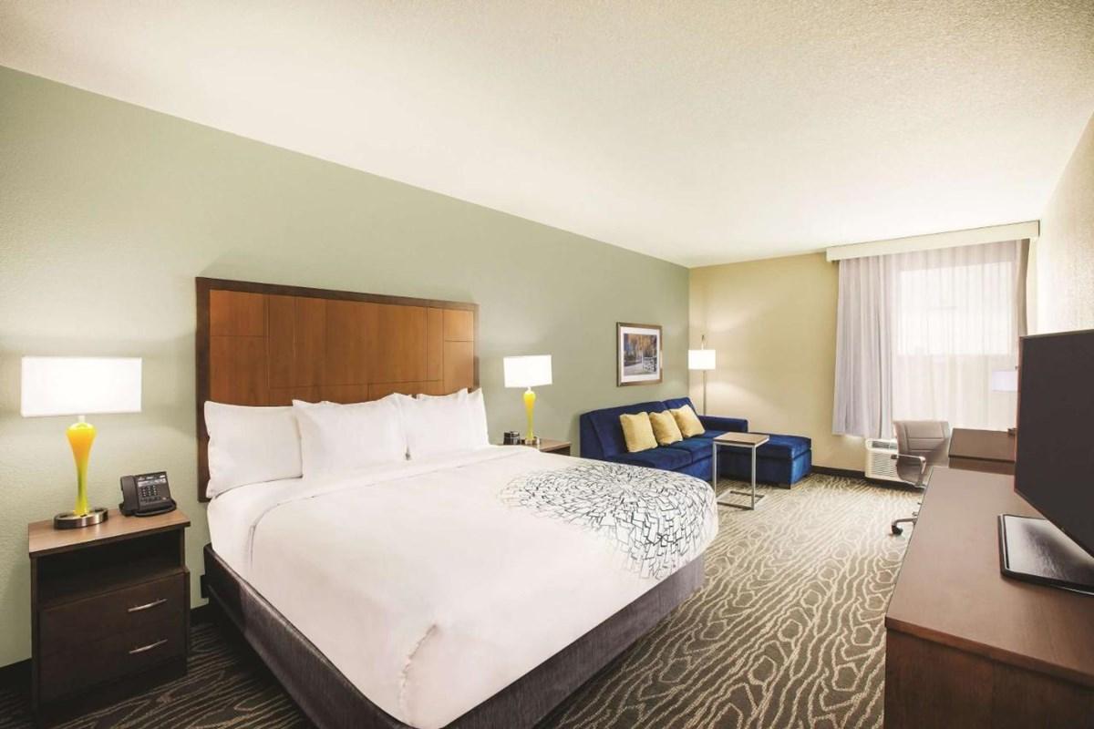 Отель La Quinta By Wyndham Omaha Airport Downtown Carter Lake Экстерьер фото