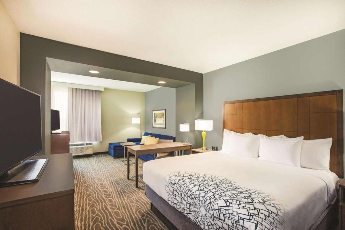 Отель La Quinta By Wyndham Omaha Airport Downtown Carter Lake Экстерьер фото