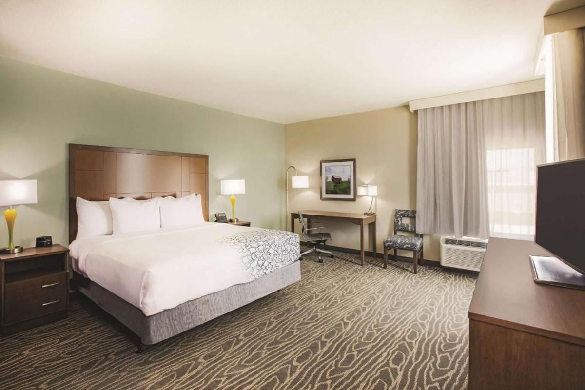 Отель La Quinta By Wyndham Omaha Airport Downtown Carter Lake Экстерьер фото