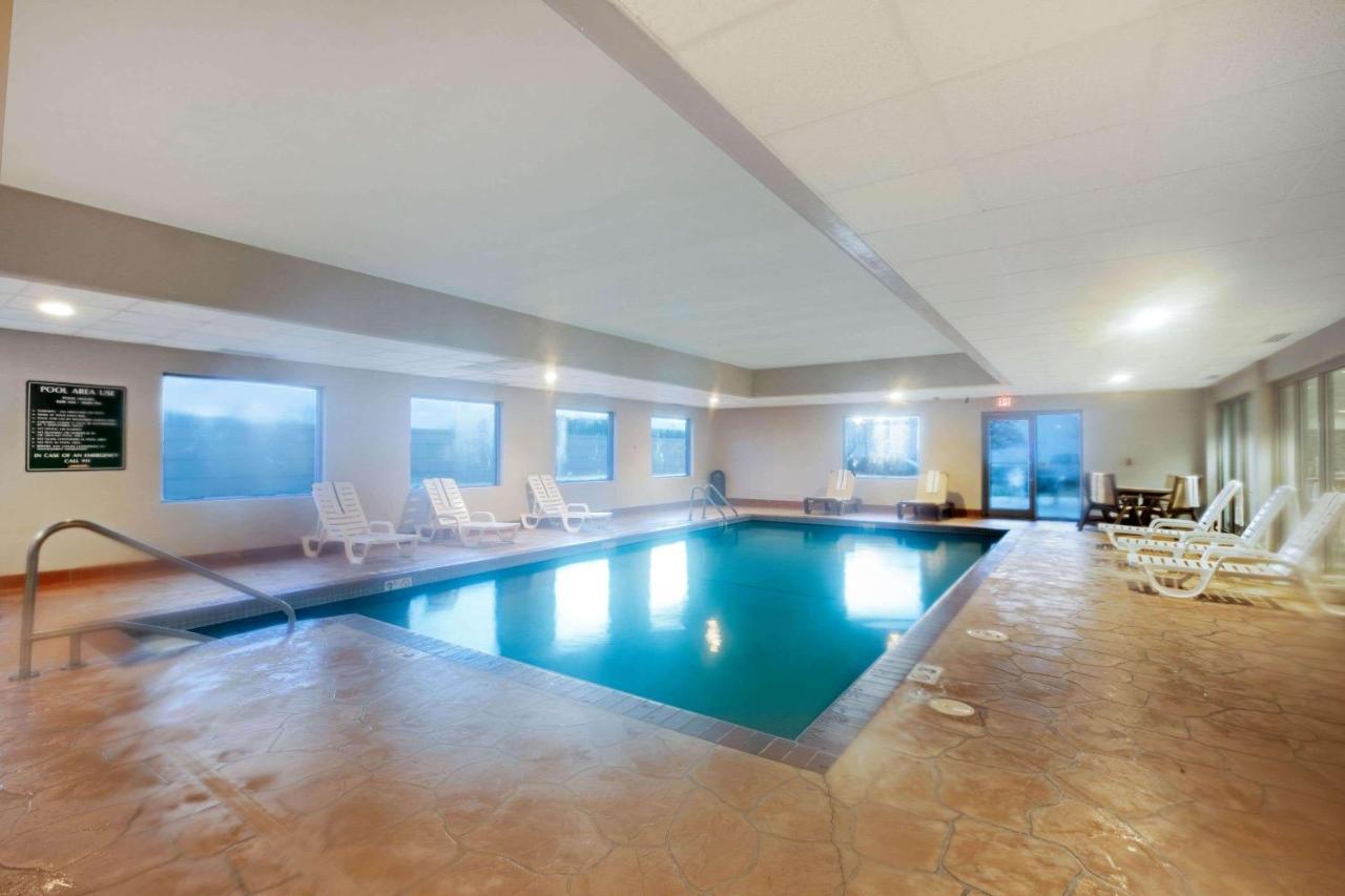 Отель La Quinta By Wyndham Omaha Airport Downtown Carter Lake Экстерьер фото
