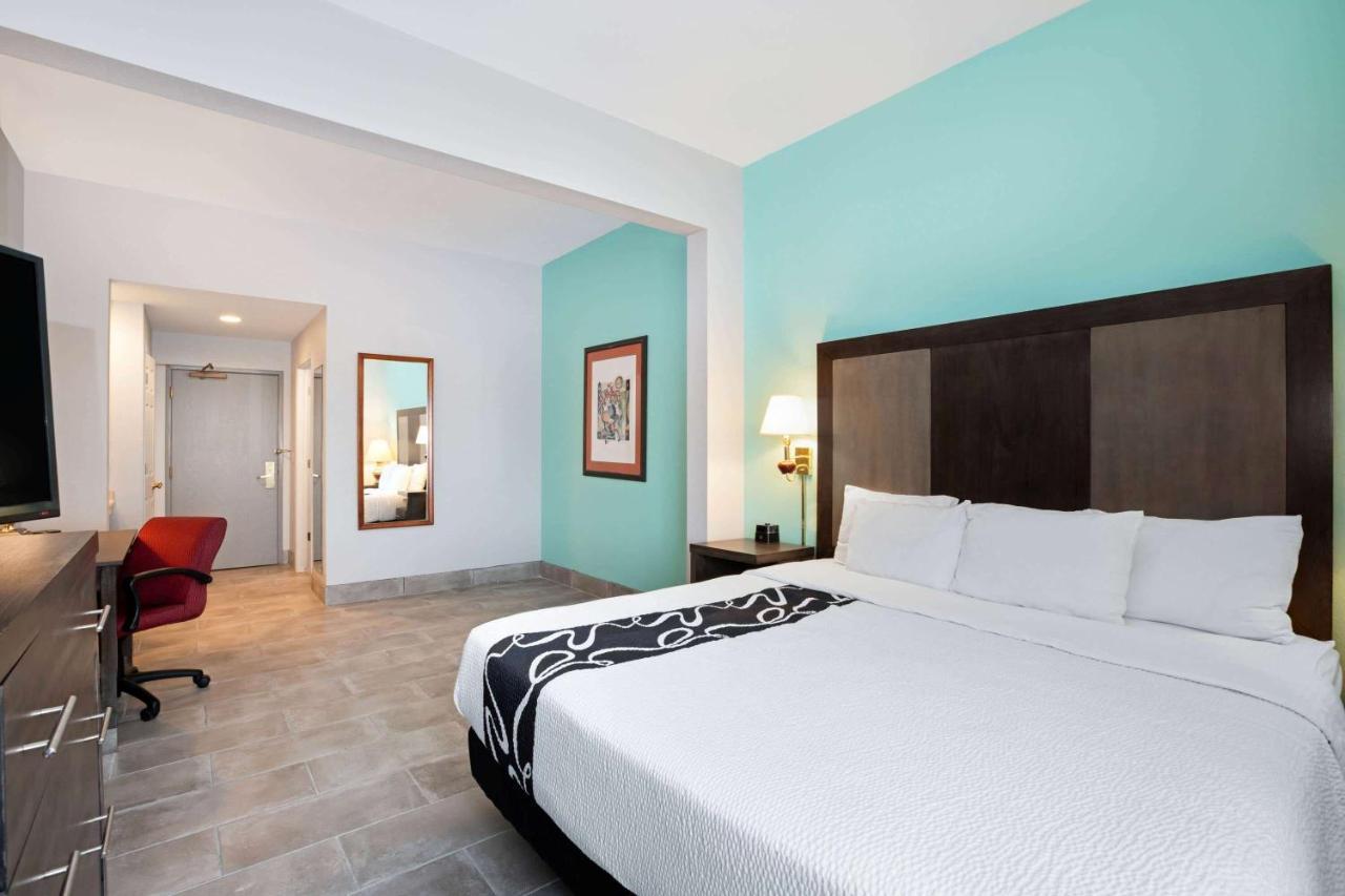 Отель La Quinta By Wyndham Omaha Airport Downtown Carter Lake Экстерьер фото