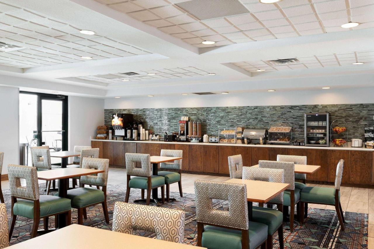 Отель La Quinta By Wyndham Omaha Airport Downtown Carter Lake Экстерьер фото