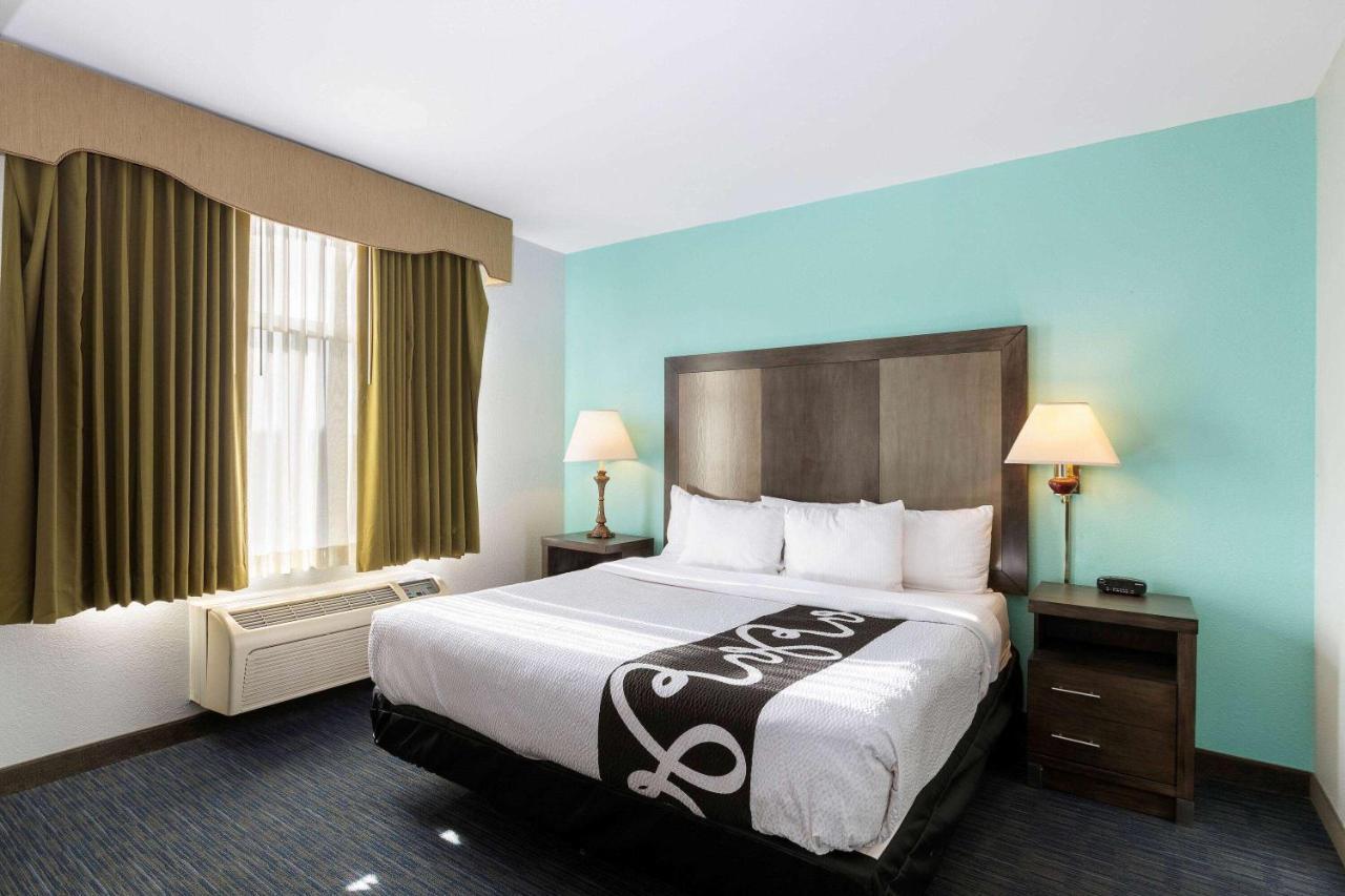 Отель La Quinta By Wyndham Omaha Airport Downtown Carter Lake Экстерьер фото